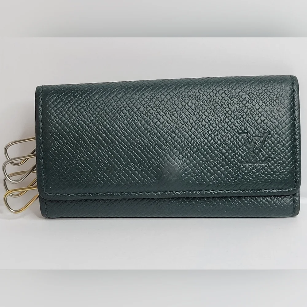 Authentic Louis Vuitton Taiga Leather Dk. Green Porte Cles Key Holder CA0996